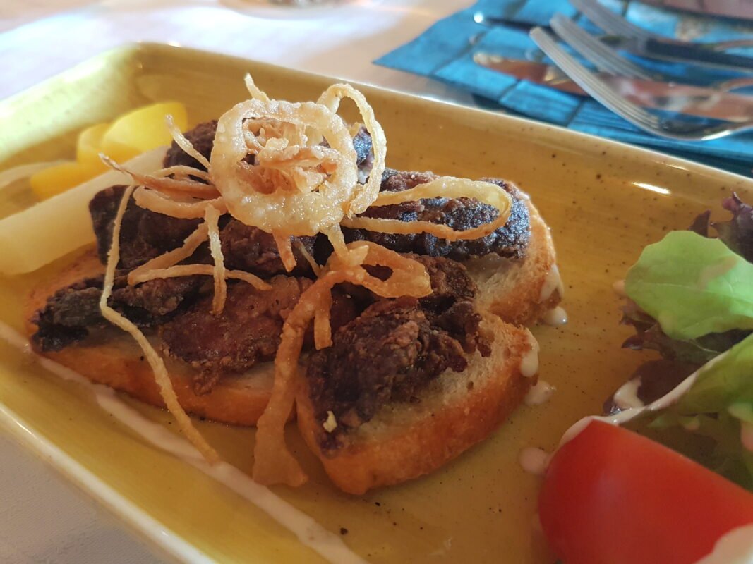 "Forellenleber Hermes" by Benreis is licensed under CC BY-SA 4.0.