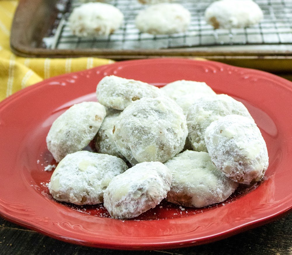 Spice Cookies with Powdered Sugar