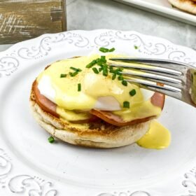 Eggs Benedict with Hollandaise Sauce (&amp; How to Poach an Egg)